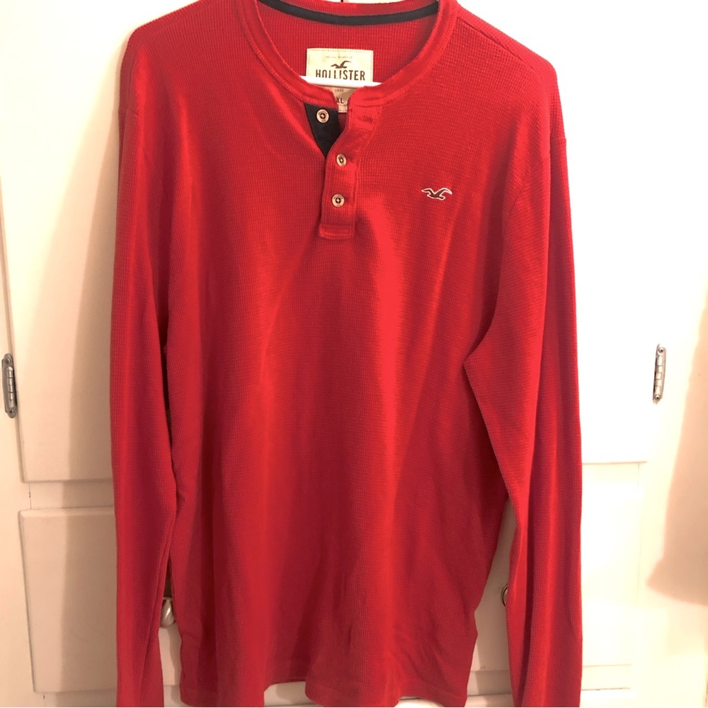Hollister, men’s XL long sleeve knit shirt, red like new